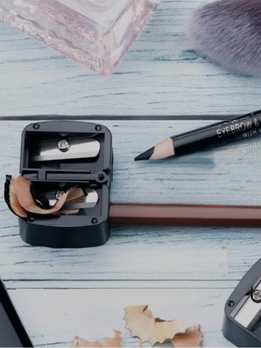 🎀FREE ADD ON- NWT Black Cosmetic Pencil Sharpener 🎀